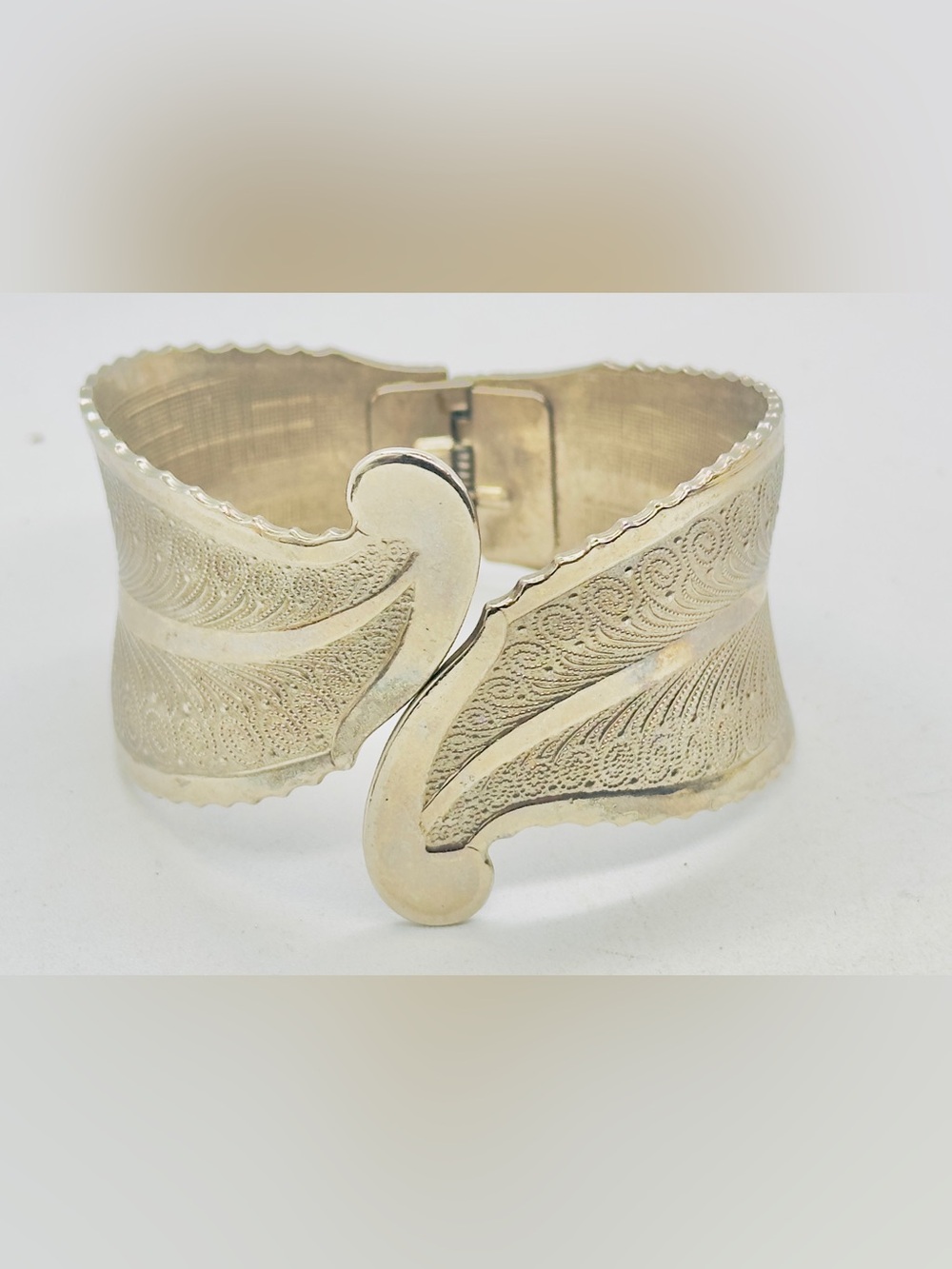 Silver Tone Curled Leaves Clamp Bracelet Bangle Cuff Textured Hinged Fall 70s